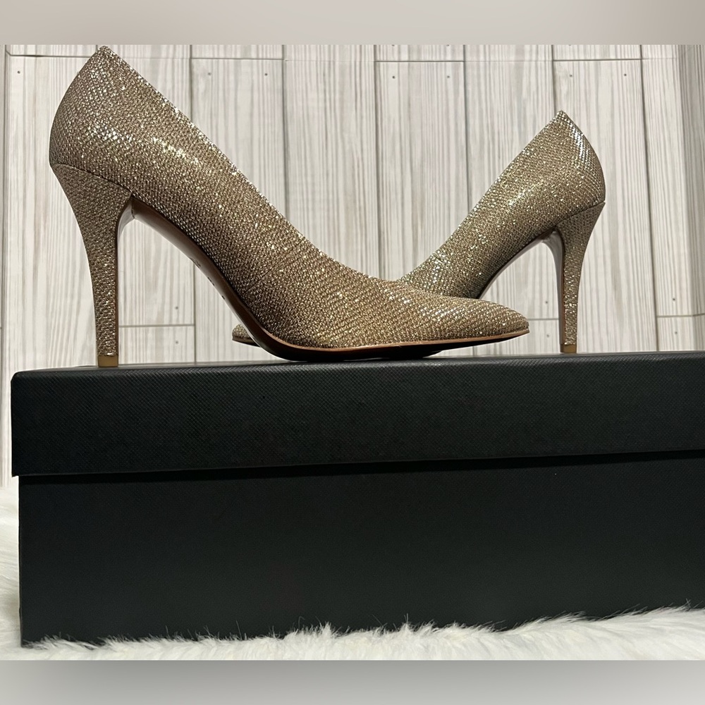 Coach Addie 90 Metallic Pump. Size 5.5. NIB. - Picture 3 of 7